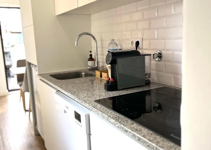 Historic Flat I Balcony & Views By Mymoradia