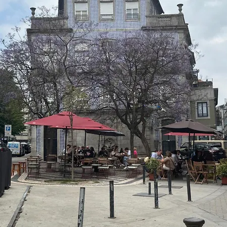 Historic Flat I Balcony & Views By Mymoradia Apartmán