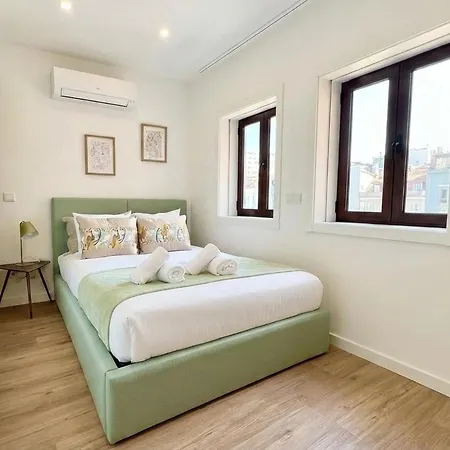 Historic Porto Flat I Balcony & Views By Mymoradia *