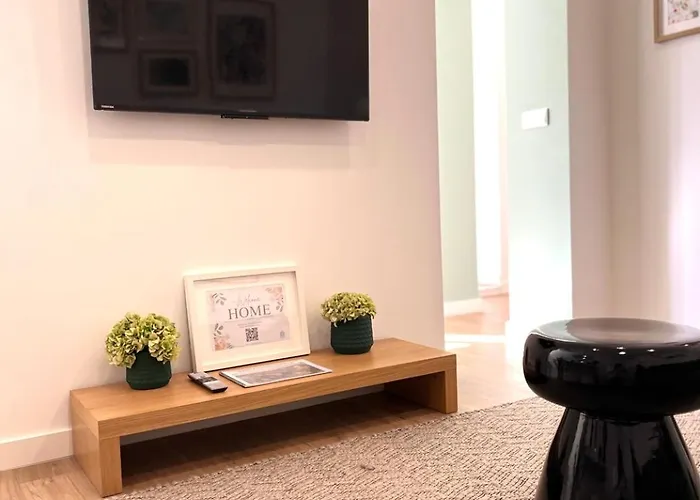 Historic Flat I Balcony & Views By Mymoradia