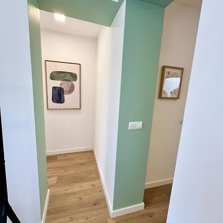 Historic Flat I Balcony & Views By Mymoradia Appartement *